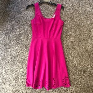 Majenta dress with scalloped hem